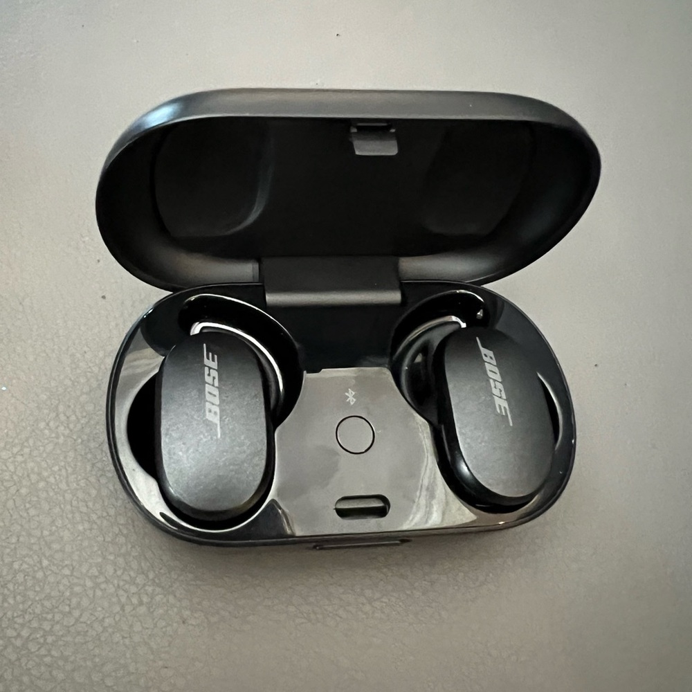 Bose Quiet Comfort Earbuds, gently used, great condition.